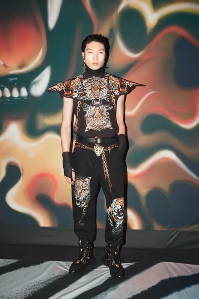 Look 50